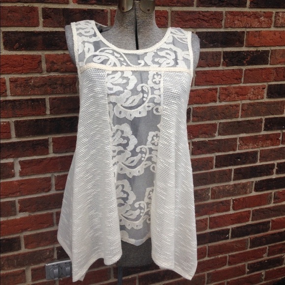 Altar'd State Tops - Altar"d State Cream Sleeveless Tunic women’s Size Medium